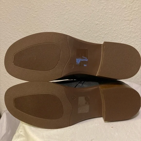 NWT Maurices 9M dark mottled grey lace up ankle boots - Picture 4 of 8